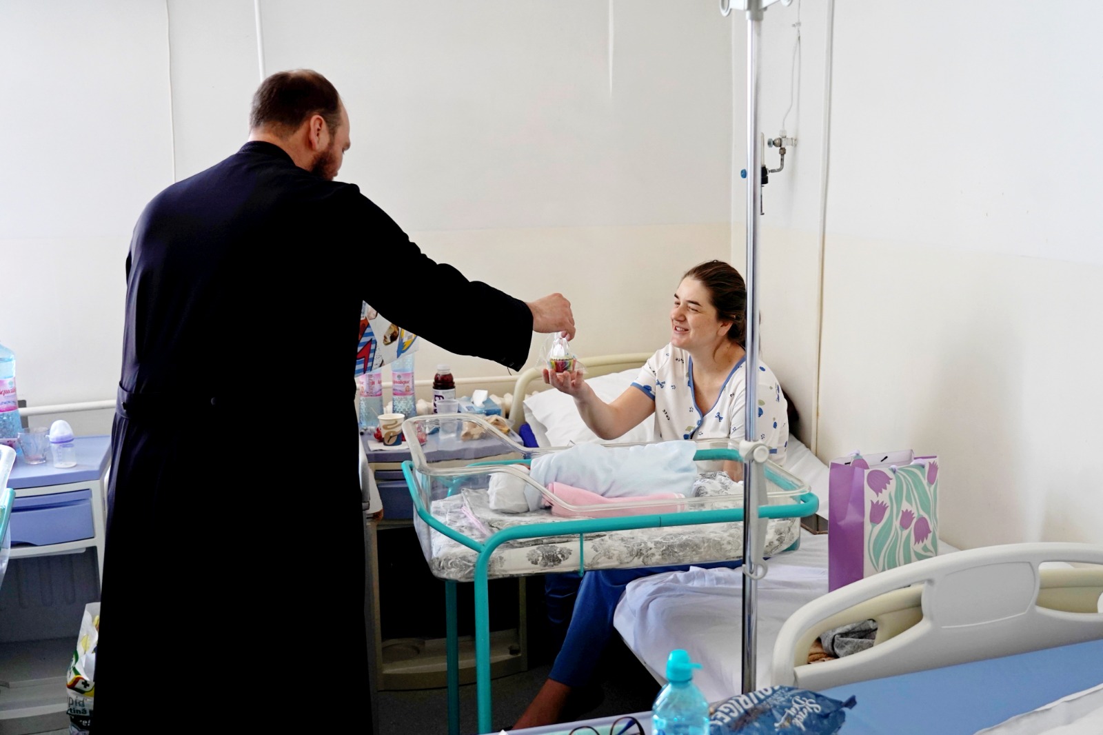 Daruri și mărțișoare pentru mamele și medicii Maternității „Elena Doamna” din Iași / Foto: Flavius Popa Daruri și mărțișoare pentru mamele și medicii Maternității „Elena Doamna” din Iași