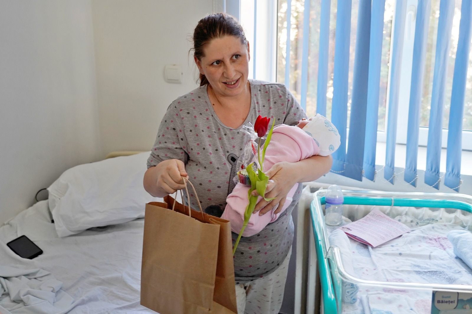 Daruri și mărțișoare pentru mamele și medicii Maternității „Elena Doamna” din Iași / Foto: Flavius Popa Daruri și mărțișoare pentru mamele și medicii Maternității „Elena Doamna” din Iași