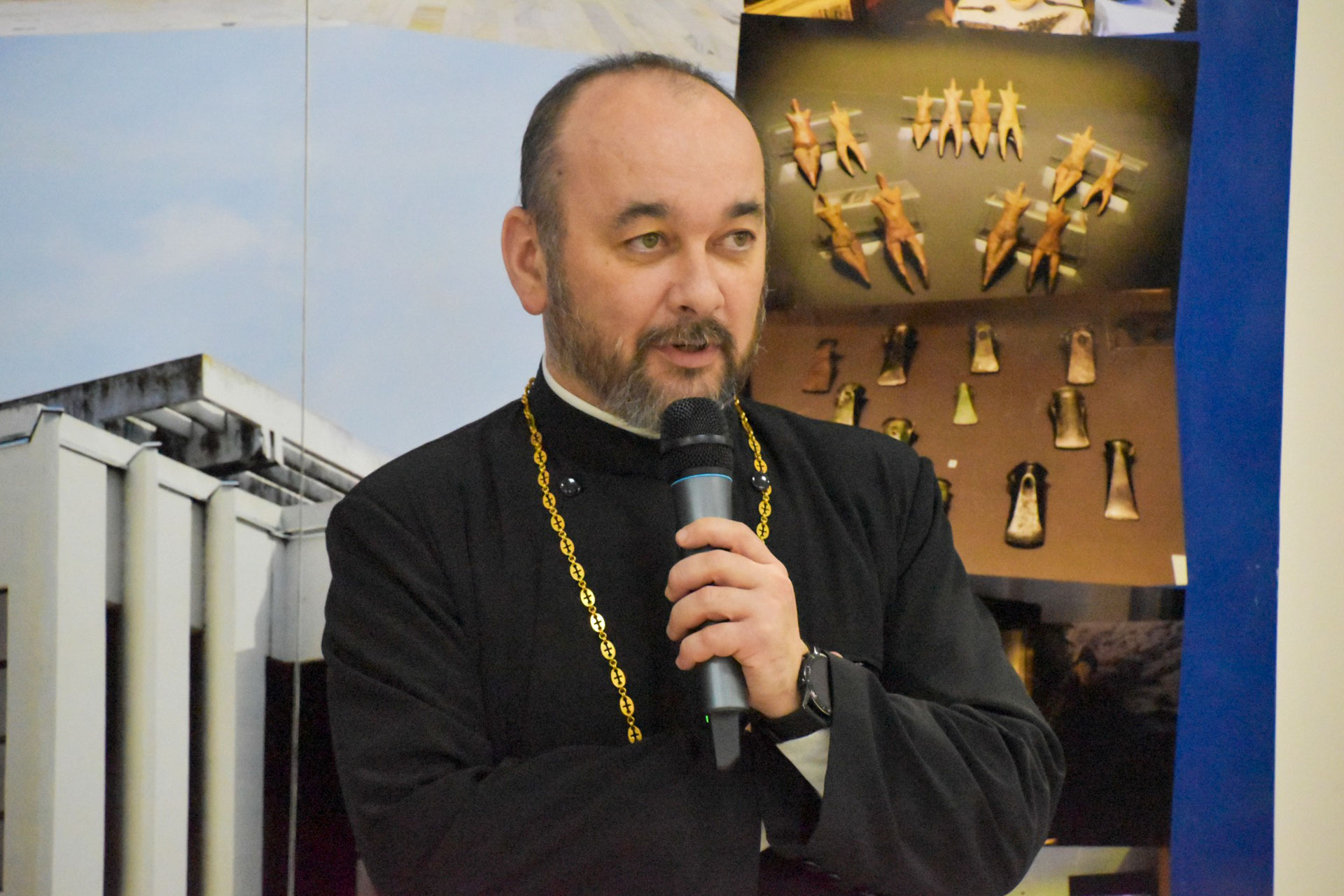 „Din tradiție în contemporaneitate”: Expoziție de artă sacră la Muzeul Județean Vaslui