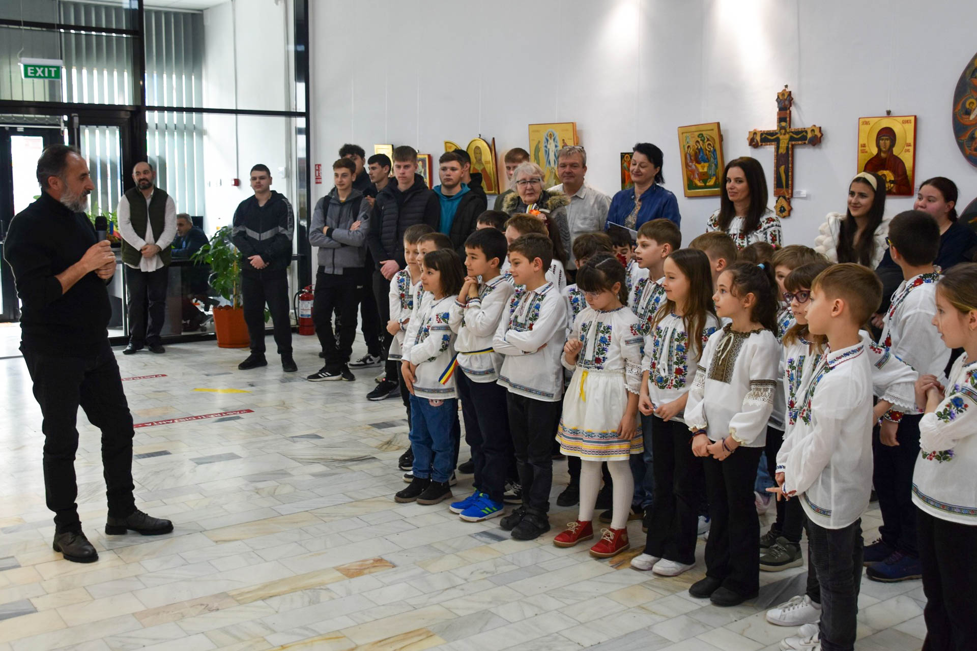 „Din tradiție în contemporaneitate”: Expoziție de artă sacră la Muzeul Județean Vaslui