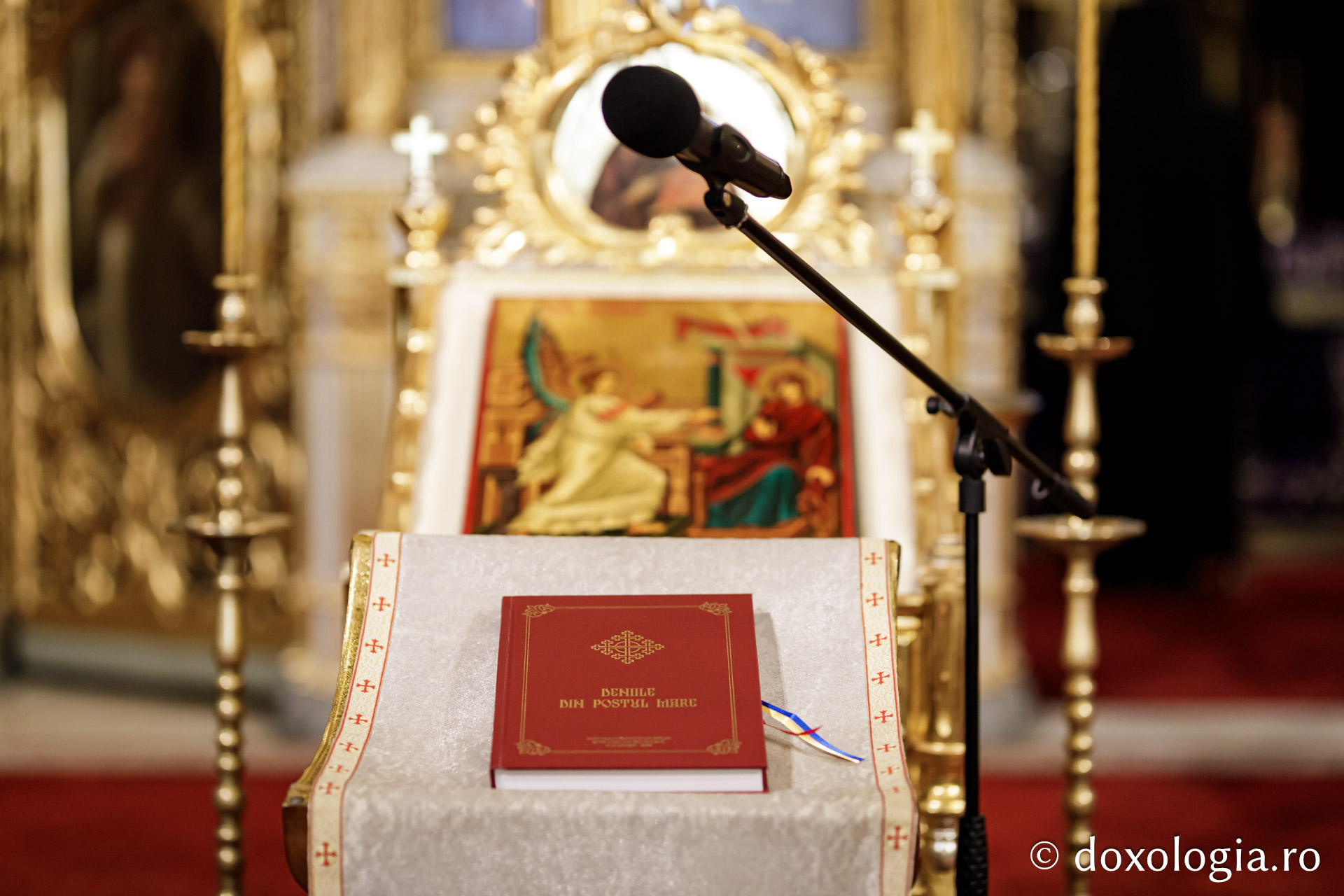 Zeci de ieșeni au participat la Denia Acatistului Bunei Vestiri, oficiată la Catedrala Mitropolitană din Iași