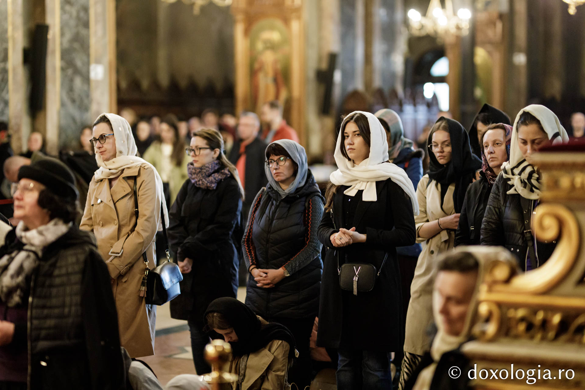 Zeci de ieșeni au participat la Denia Acatistului Bunei Vestiri, oficiată la Catedrala Mitropolitană din Iași / Foto: Oana Nechifor