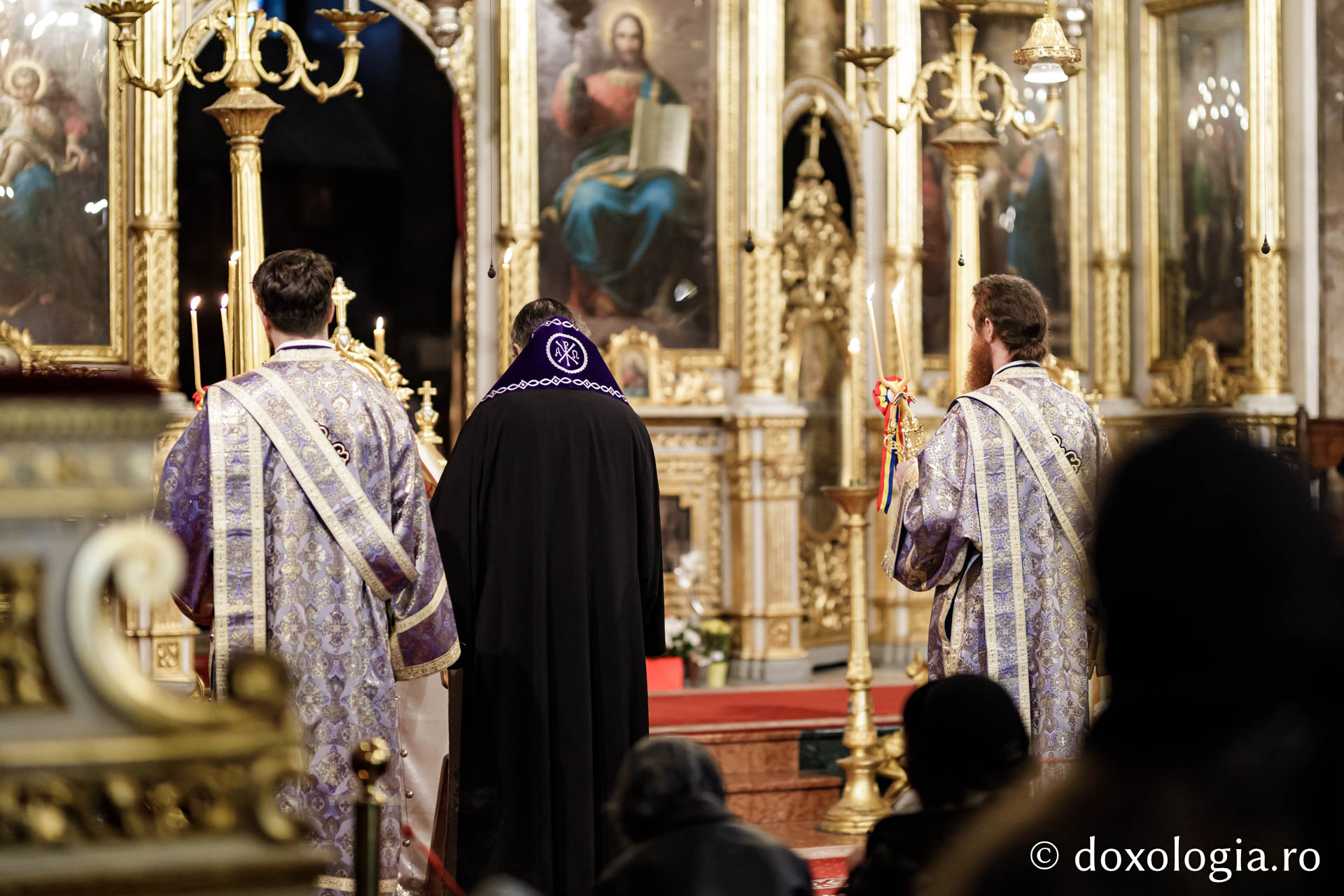 Zeci de ieșeni au participat la Denia Acatistului Bunei Vestiri, oficiată la Catedrala Mitropolitană din Iași