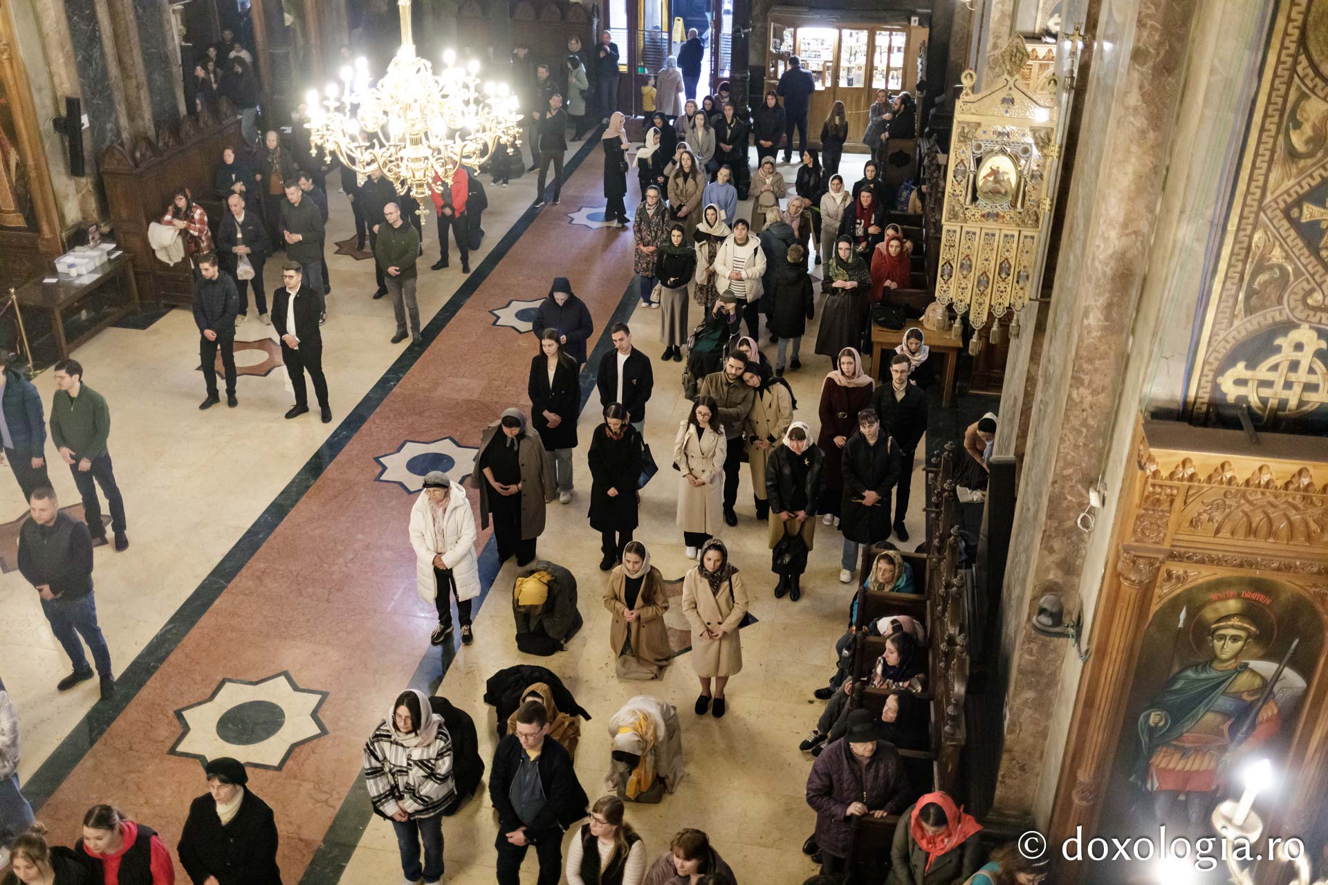 Zeci de ieșeni au participat la Denia Acatistului Bunei Vestiri, oficiată la Catedrala Mitropolitană din Iași