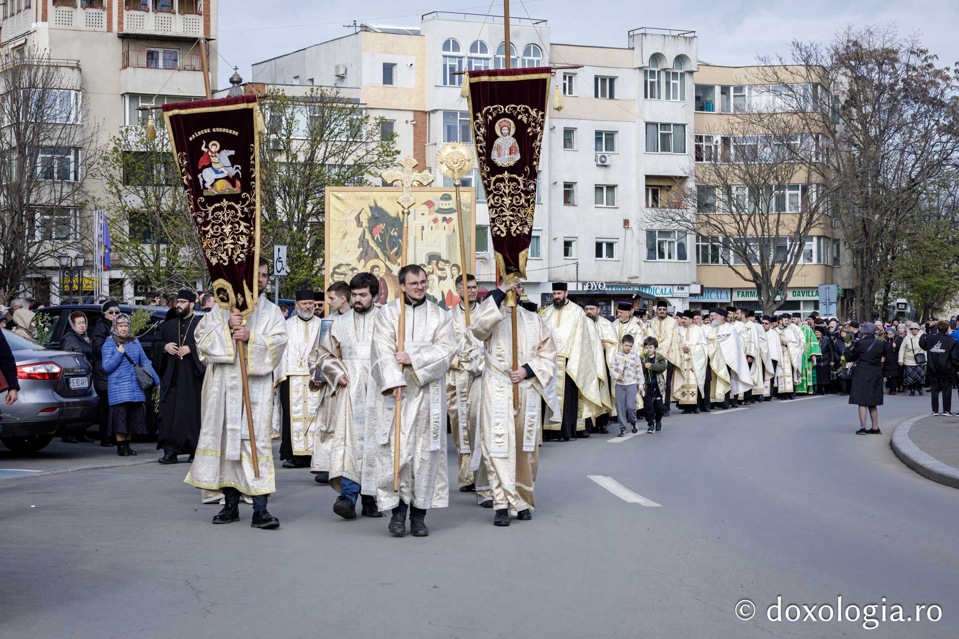 Aproximativ 2000 de credincioși au participat la Procesiunea de Florii din Iași