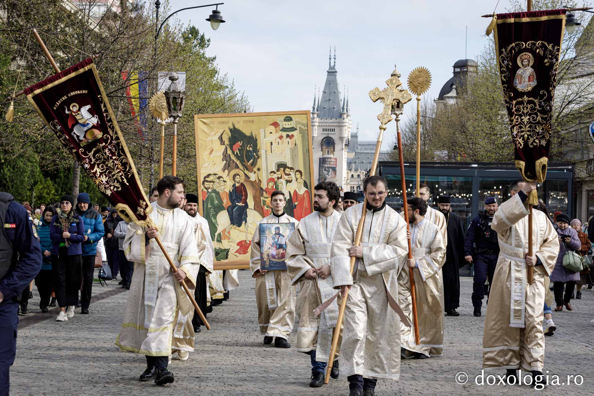 Aproximativ 2000 de credincioși au participat la Procesiunea de Florii din Iași