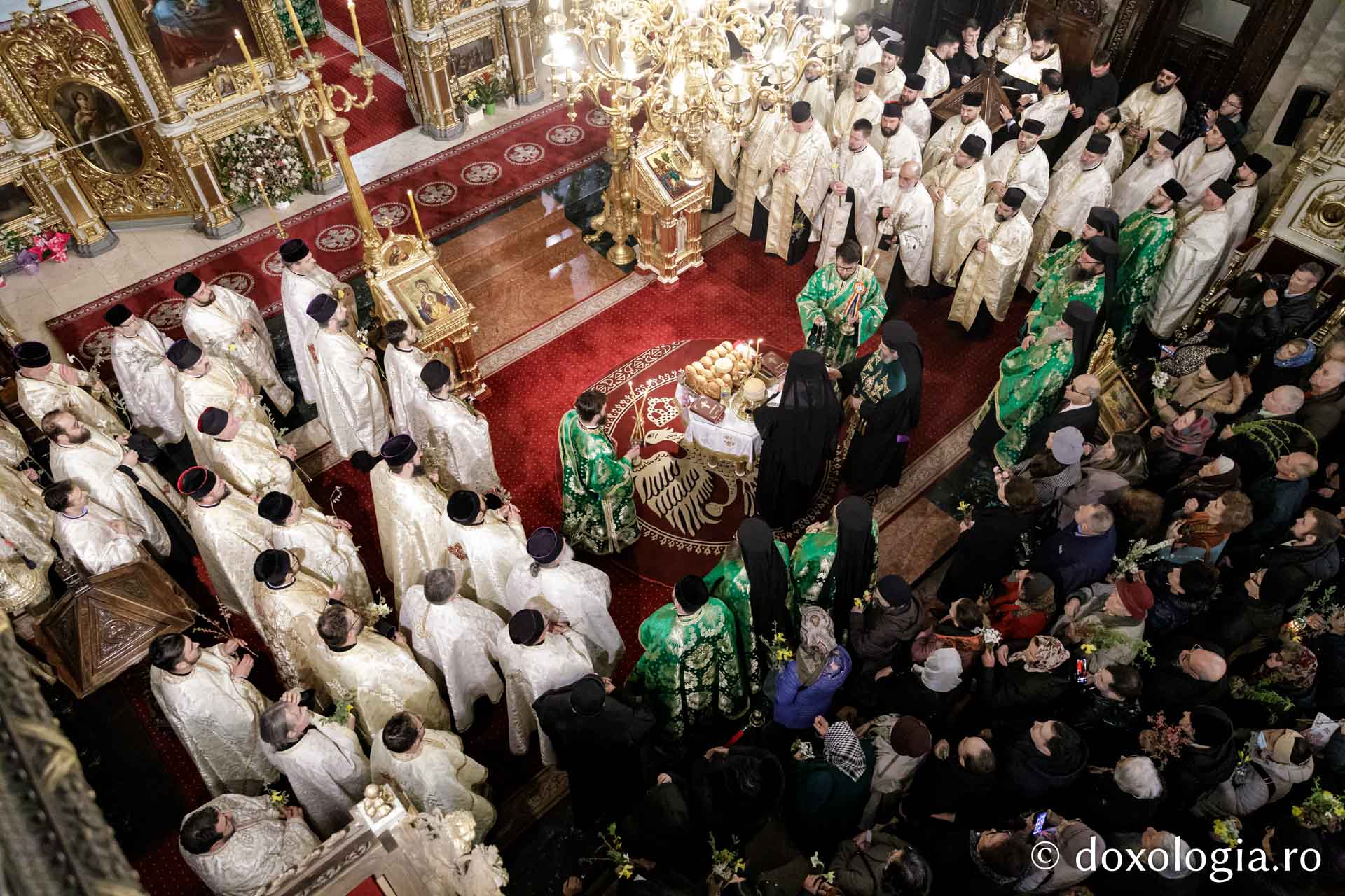 Aproximativ 2000 de credincioși au participat la Procesiunea de Florii din Iași