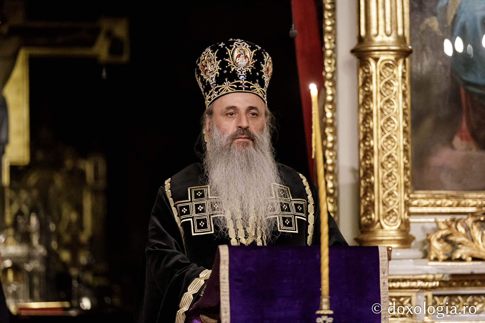 Sute de credincioși la Denia Prohodului Domnului, la Catedrala Mitropolitană din Iași