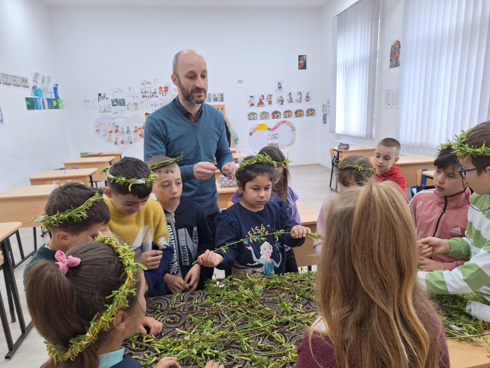 „Urcuș spre Înviere”, lecție pentru elevii Școlii „Alexandru Ioan Cuza” din Ruginoasa