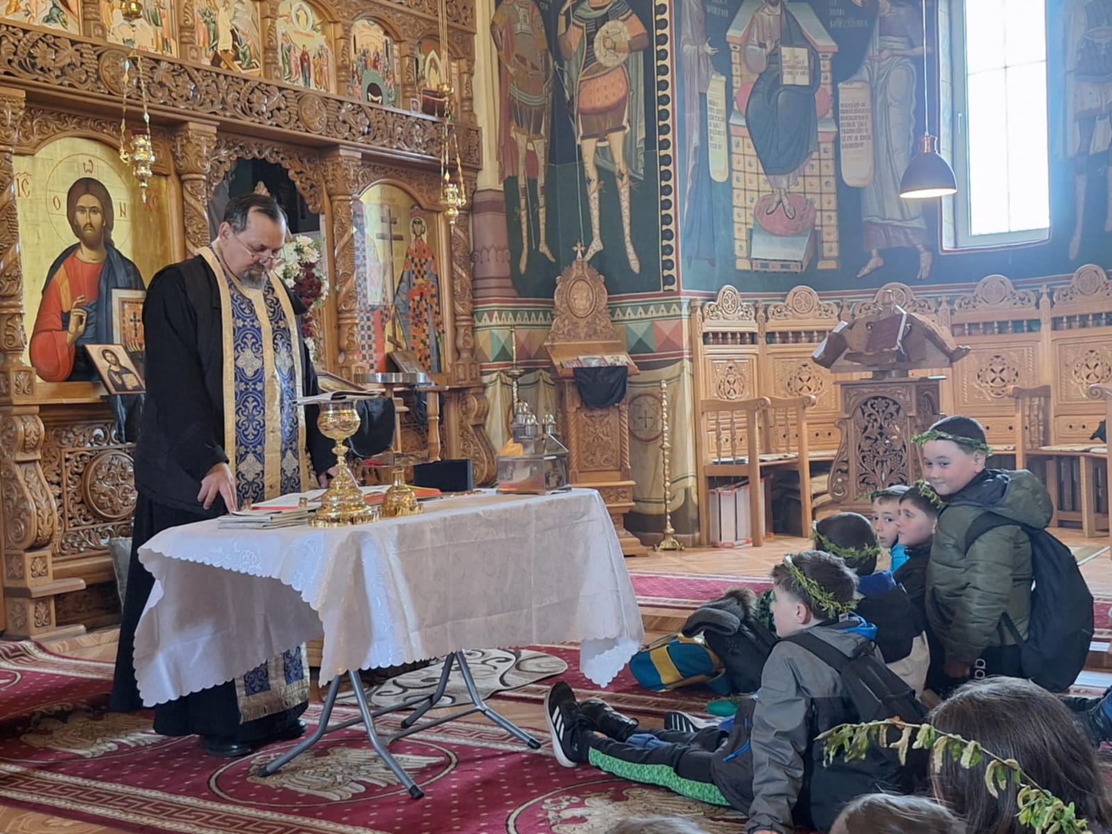 „Urcuș spre Înviere”, lecție pentru elevii Școlii „Alexandru Ioan Cuza” din Ruginoasa