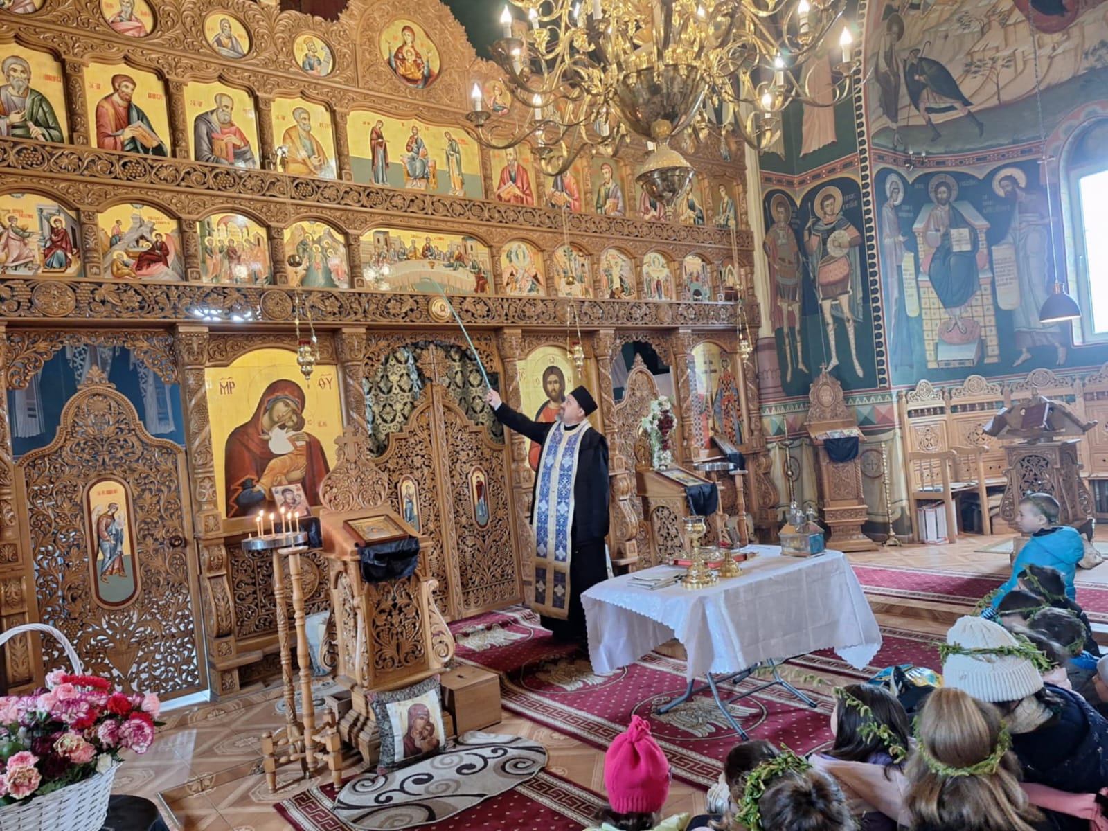 „Urcuș spre Înviere”, lecție pentru elevii Școlii „Alexandru Ioan Cuza” din Ruginoasa