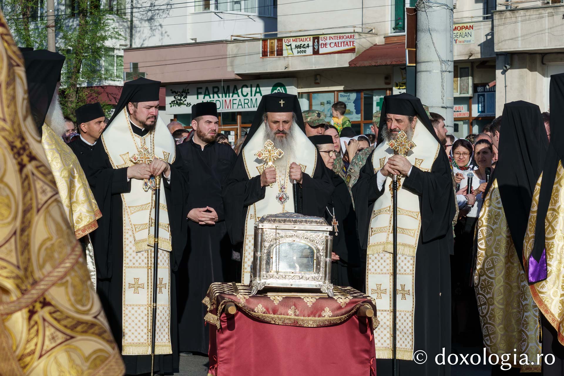 Botoșaniul în rugăciune: Moaștele Sfântului Gheorghe Pelerinul, purtate pe străzile orașului