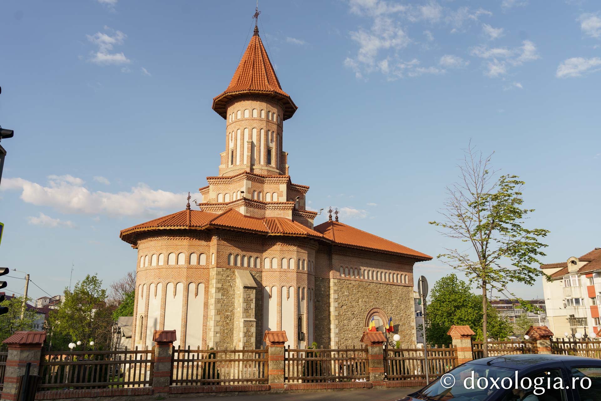 Credincioșii din Botoșani, în rugăciune de sărbătoarea Sfântului Mare Mucenic Gheorghe