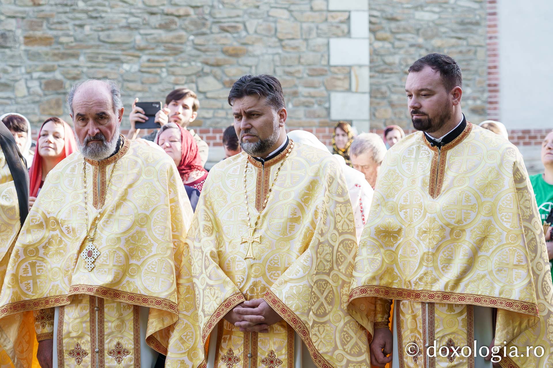 Credincioșii din Botoșani, în rugăciune de sărbătoarea Sfântului Mare Mucenic Gheorghe