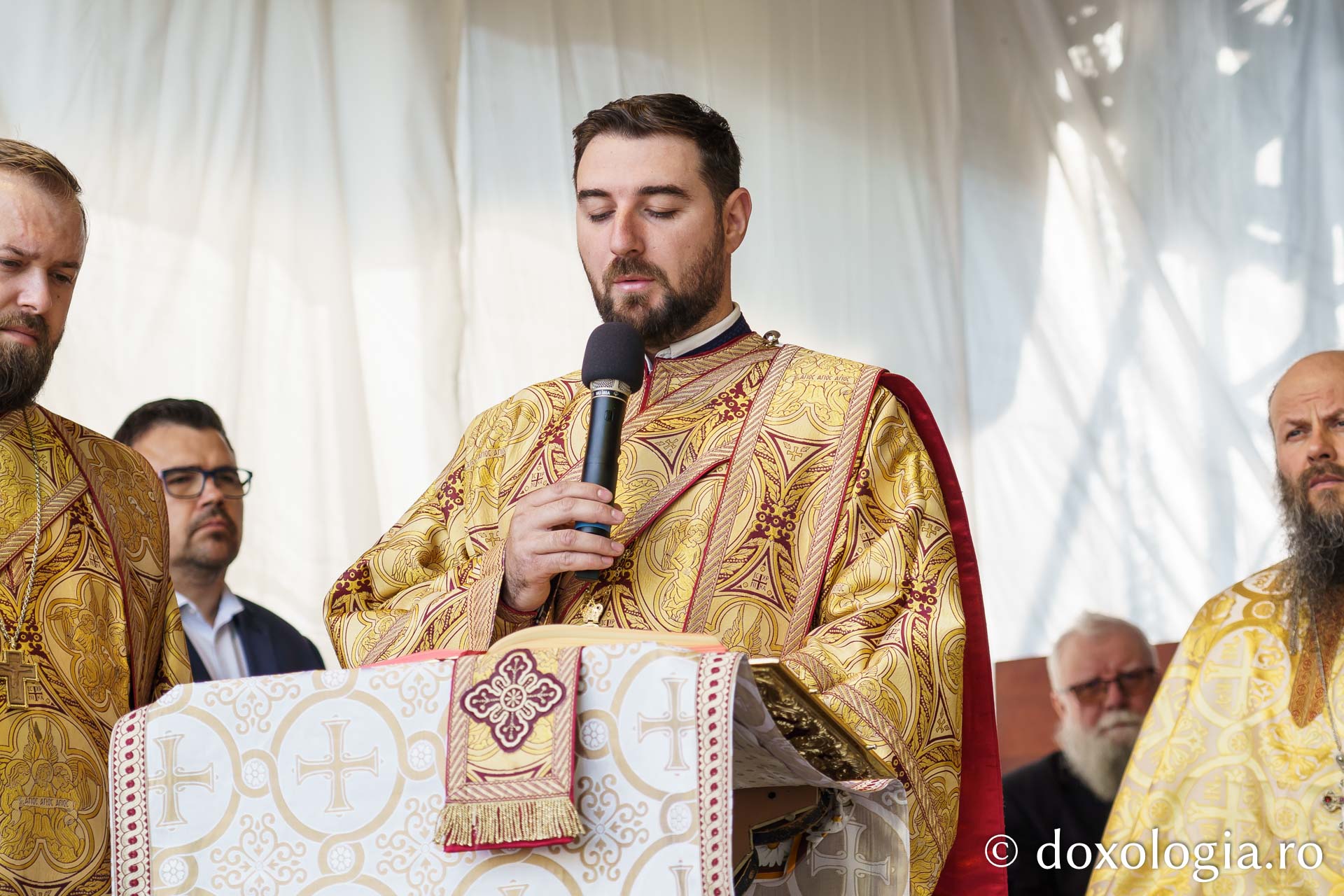 Credincioșii din Botoșani, în rugăciune de sărbătoarea Sfântului Mare Mucenic Gheorghe