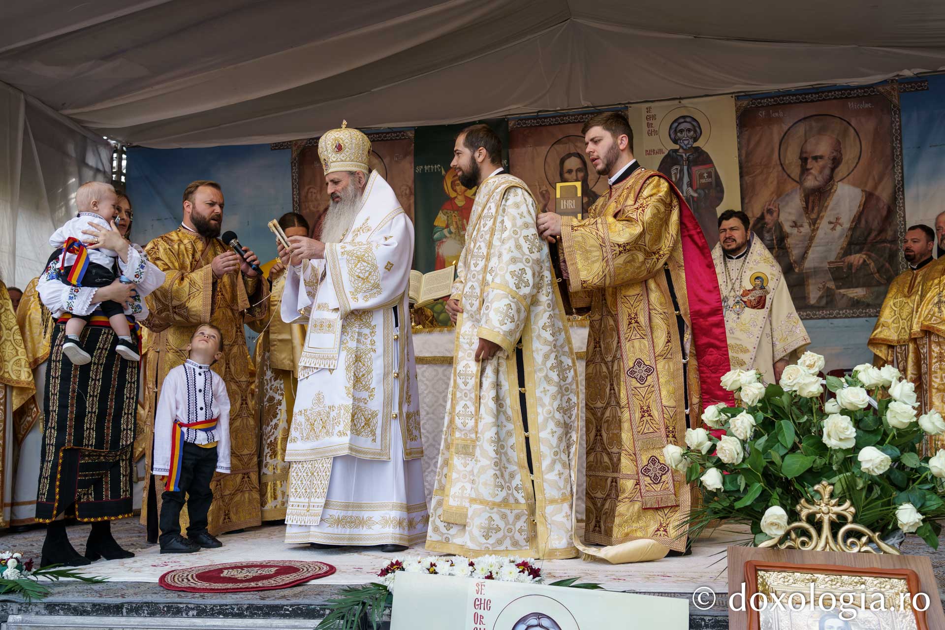 Credincioșii din Botoșani, în rugăciune de sărbătoarea Sfântului Mare Mucenic Gheorghe