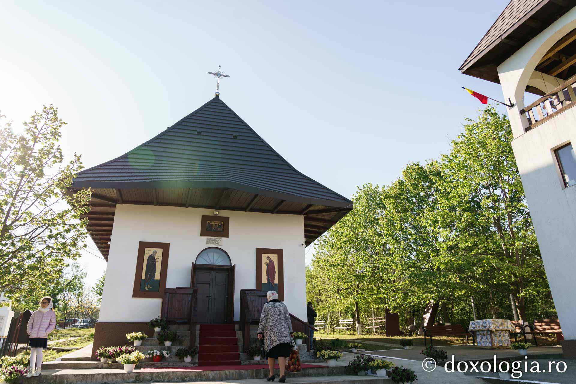 Slujbă de sfințire la Parohia „Nașterea Maicii Domnului” - Curături, Protopopiatul Iași III / Foto: Mihail Vrăjitoru Slujbă de sfințire la Parohia „Nașterea Maicii Domnului” - Curături, Protopopiatul Iași III