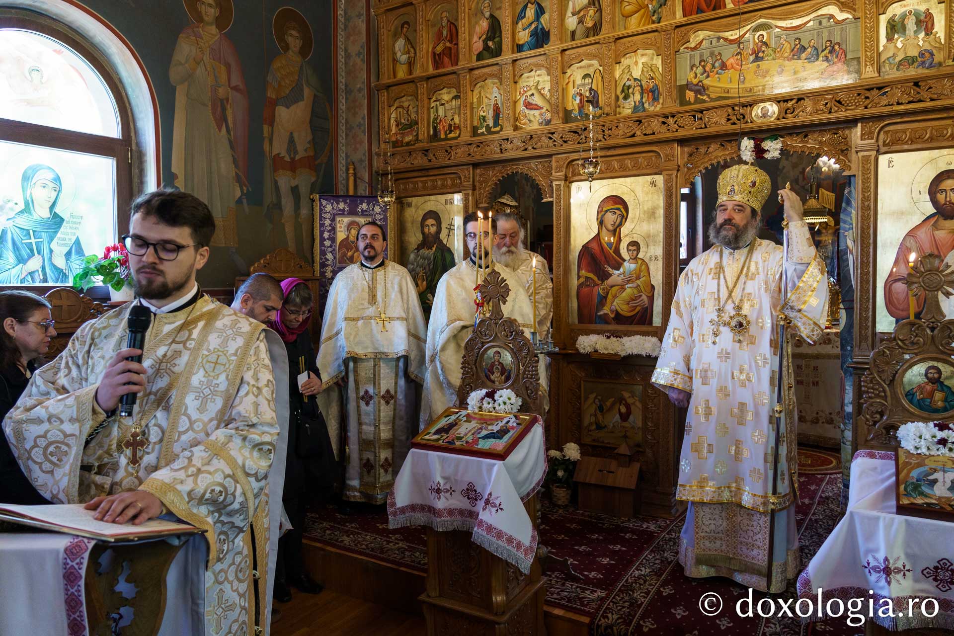 Slujbă de sfințire la Parohia „Nașterea Maicii Domnului” - Curături, Protopopiatul Iași III / Foto: Mihail Vrăjitoru Slujbă de sfințire la Parohia „Nașterea Maicii Domnului” - Curături, Protopopiatul Iași III