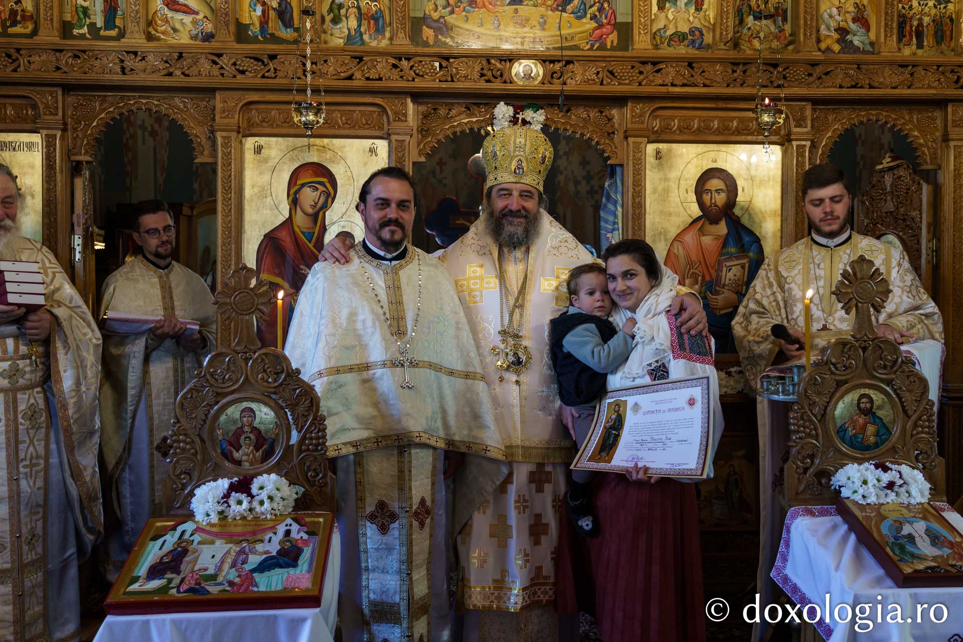 Slujbă de sfințire la Parohia „Nașterea Maicii Domnului” - Curături, Protopopiatul Iași III / Foto: Mihail Vrăjitoru Slujbă de sfințire la Parohia „Nașterea Maicii Domnului” - Curături, Protopopiatul Iași III