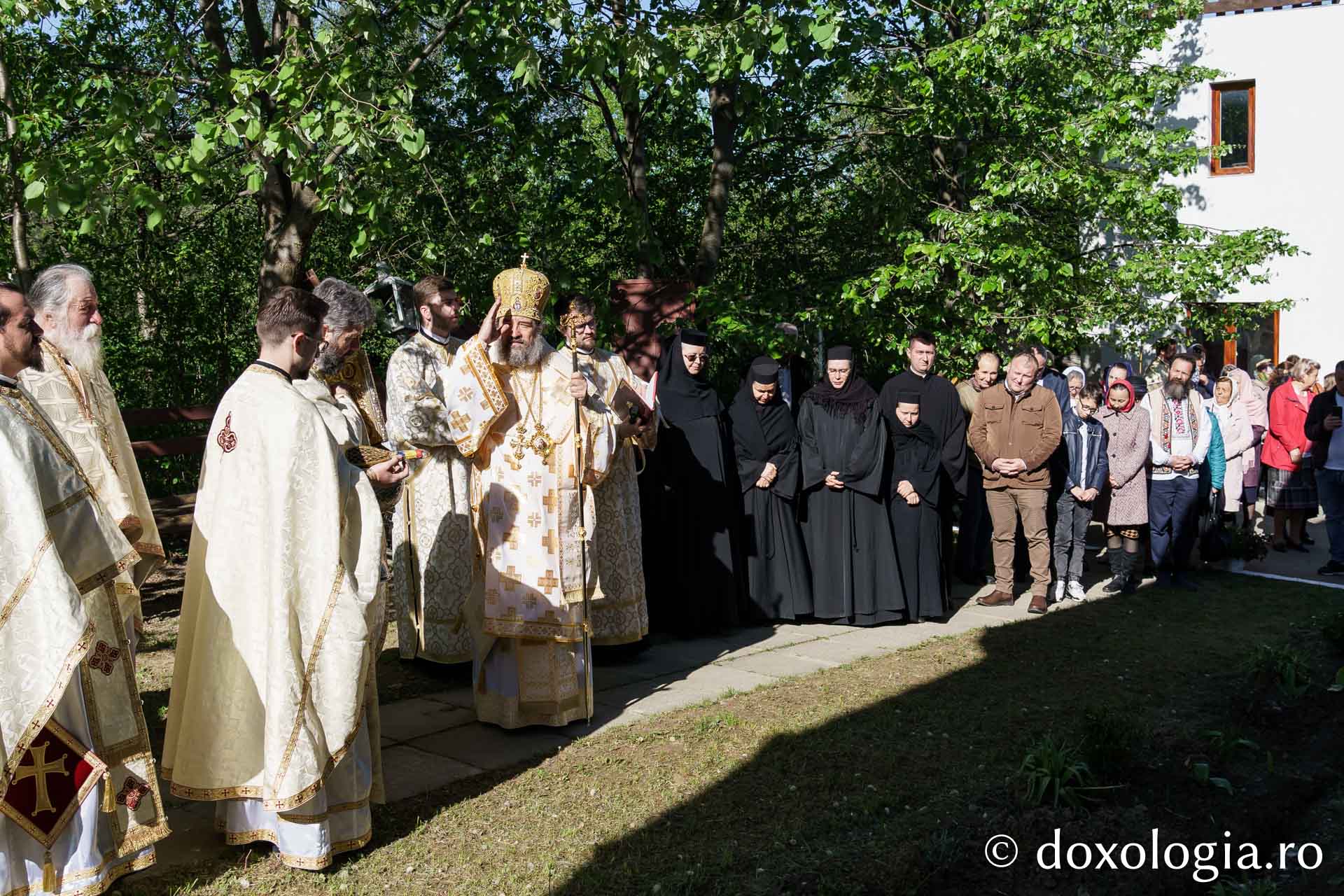 Slujbă de sfințire la Parohia „Nașterea Maicii Domnului” - Curături, Protopopiatul Iași III / Foto: Mihail Vrăjitoru Slujbă de sfințire la Parohia „Nașterea Maicii Domnului” - Curături, Protopopiatul Iași III