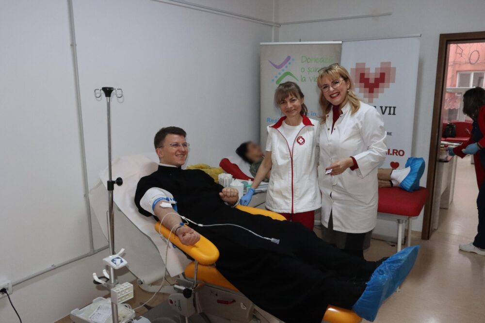 „Donează sânge, salvează o viață!” – Arhiepiscopia Aradului, alături de cei aflați în suferință
