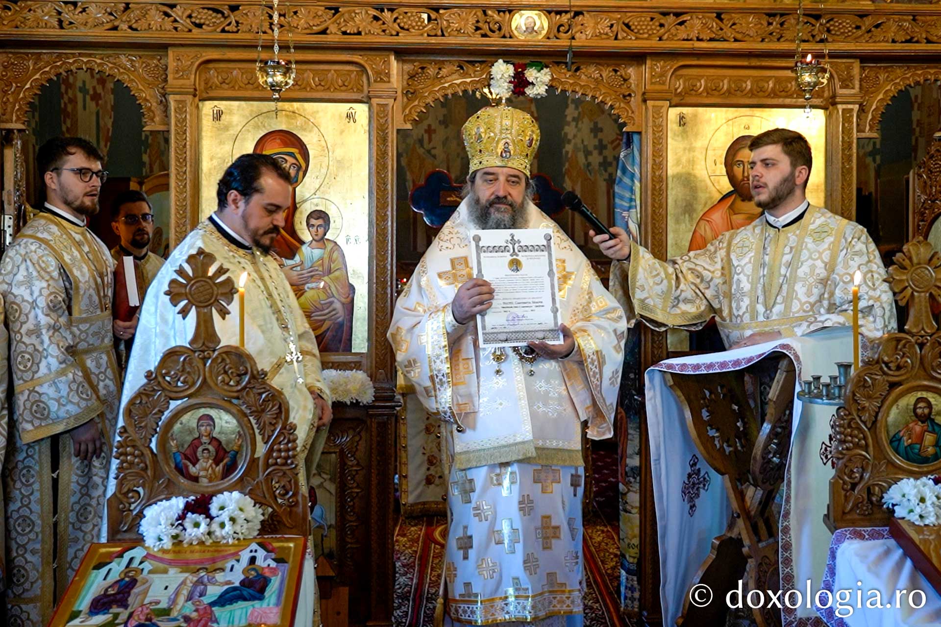 Slujbă de sfințire la Parohia „Nașterea Maicii Domnului” - Curături, Protopopiatul Iași III / Foto: Mihail Vrăjitoru Slujbă de sfințire la Parohia „Nașterea Maicii Domnului” - Curături, Protopopiatul Iași III