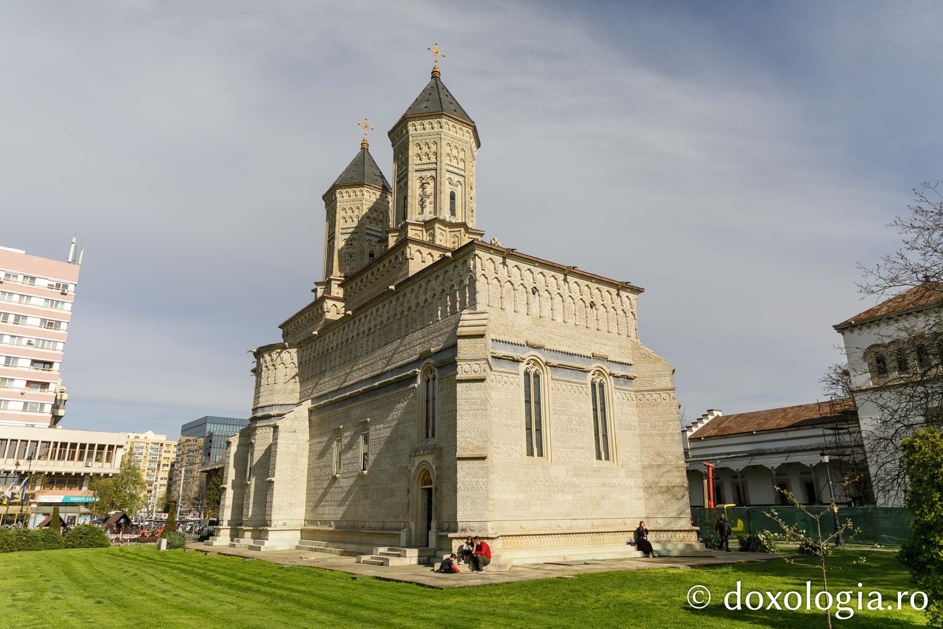 Preasfințitul Părinte Nichifor Botoșăneanul a săvârșit Denia din Sfânta și Marea Marți la Mănăstirea „Sfinții Trei Ierahi” din Iași