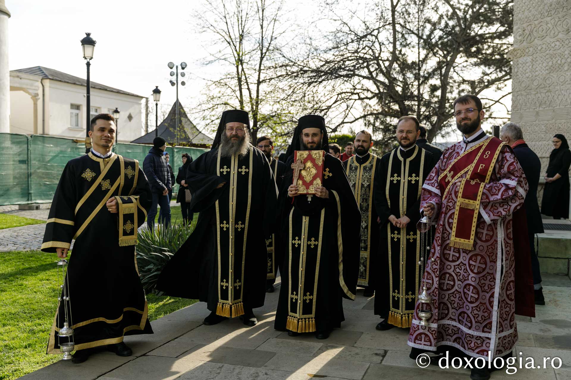 Preasfințitul Părinte Nichifor Botoșăneanul a săvârșit Denia din Sfânta și Marea Marți la Mănăstirea „Sfinții Trei Ierahi” din Iași