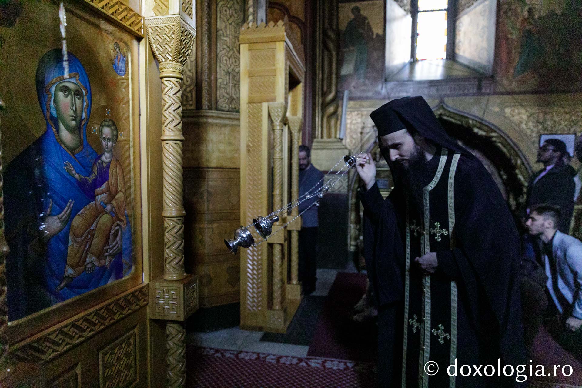 Preasfințitul Părinte Nichifor Botoșăneanul a săvârșit Denia din Sfânta și Marea Marți la Mănăstirea „Sfinții Trei Ierahi” din Iași