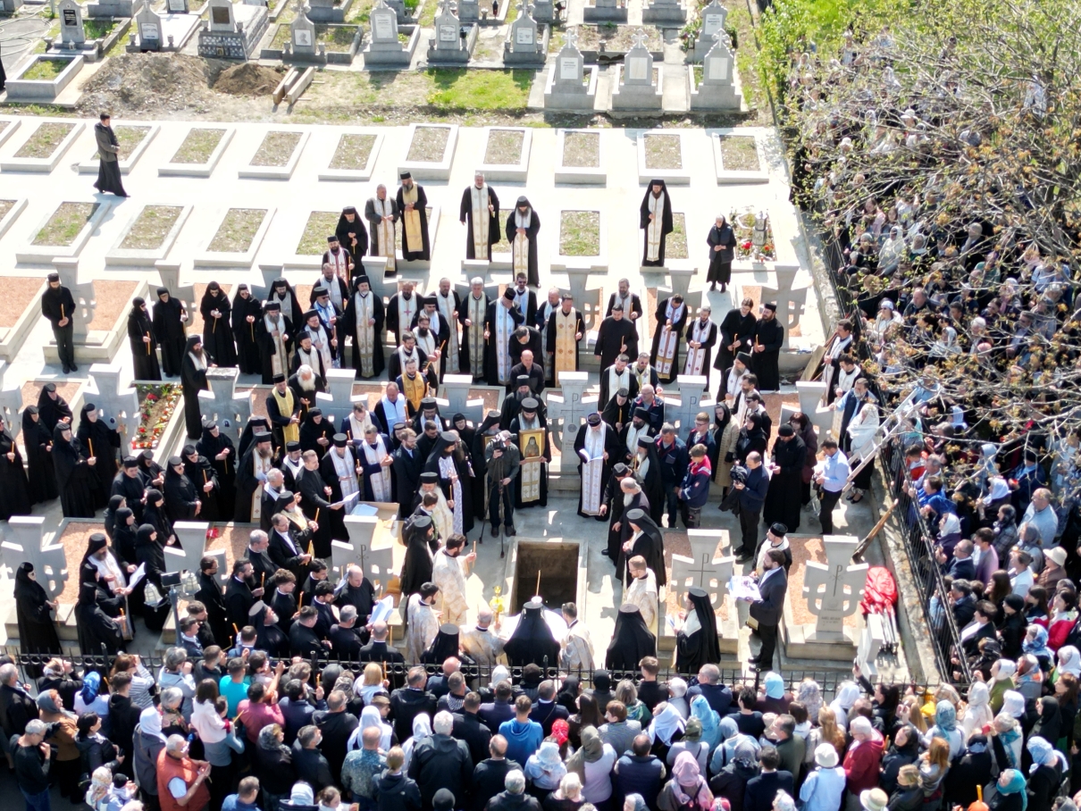 Deshumarea moaștelor Sfântului Serafim cel Răbdător de la Sâmbăta de Sus – un moment de bucurie duhovnicească