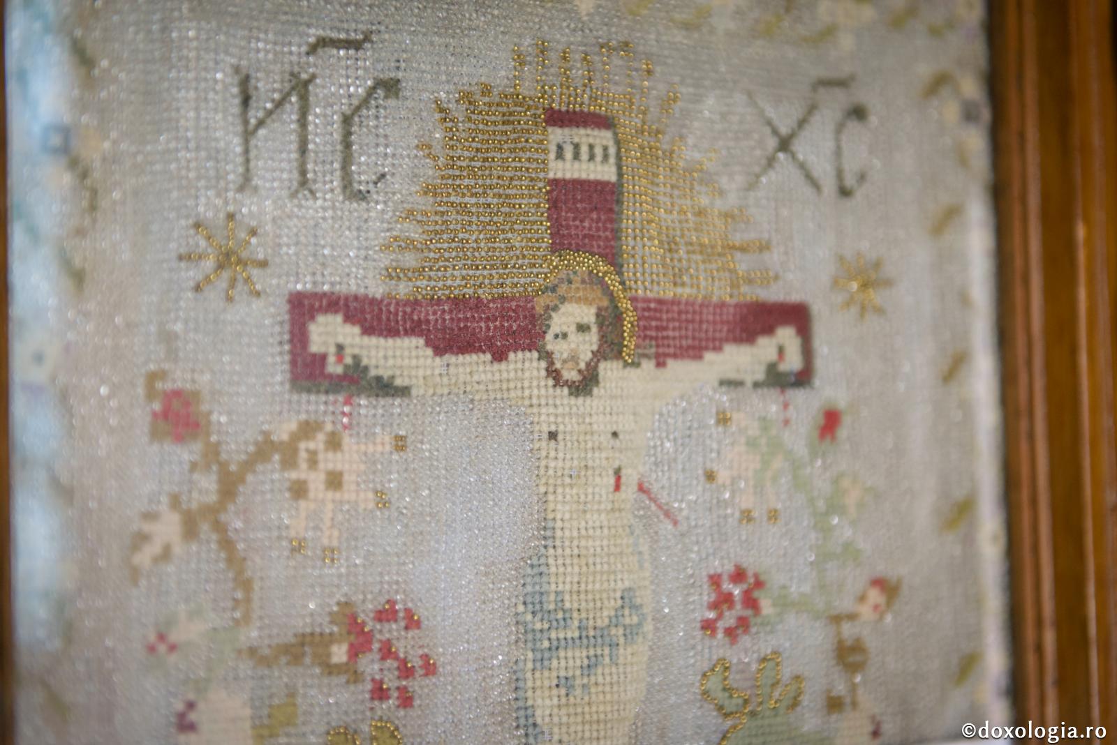 Iisus Hristos răstignit pe Cruce