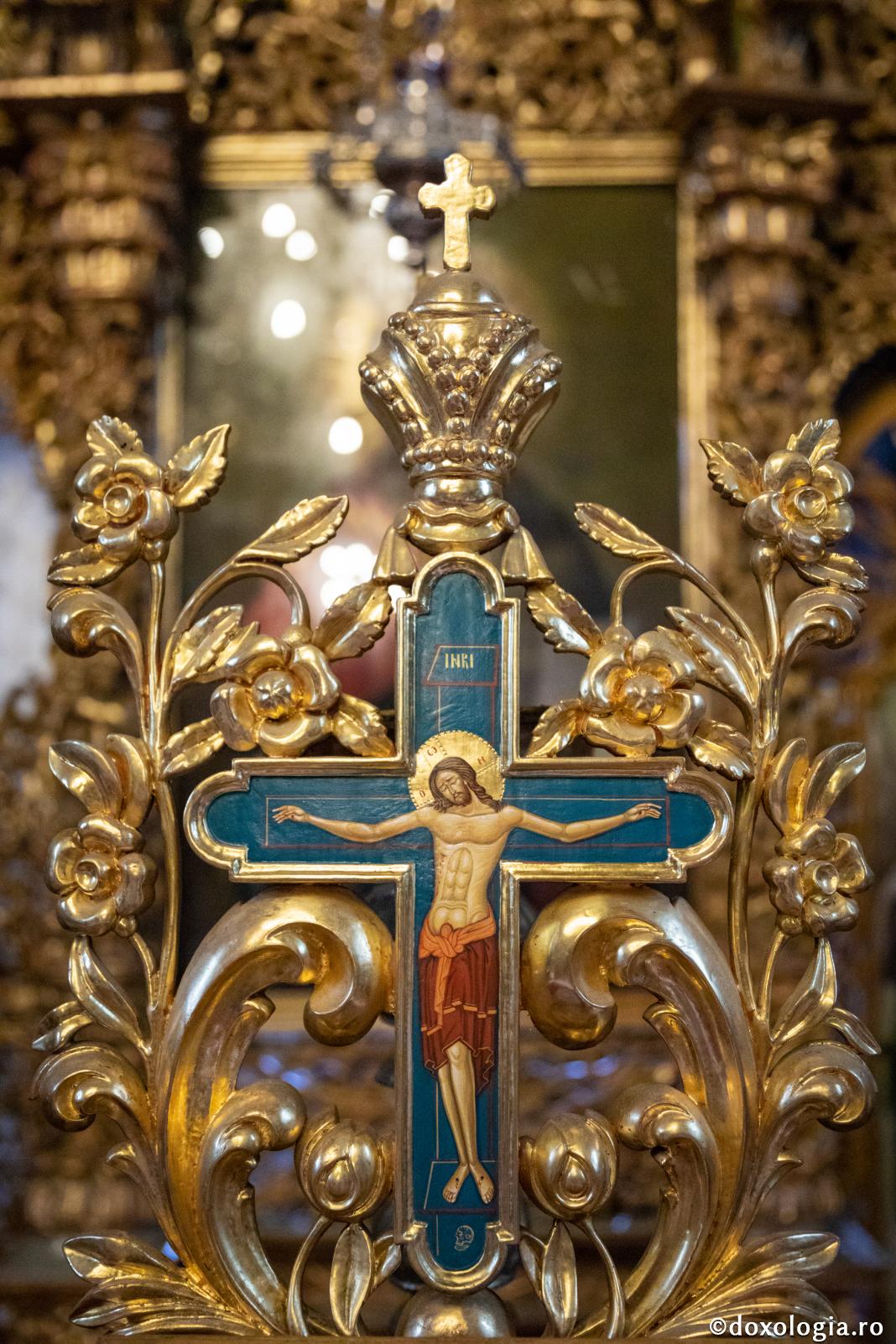 Iisus Hristos răstignit pe Cruce