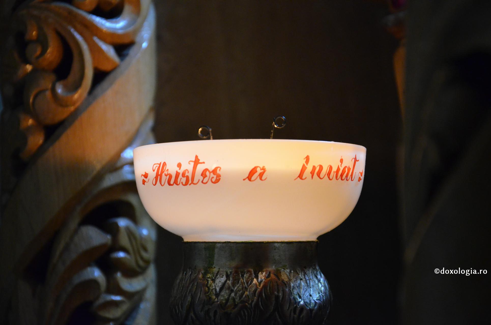 Candelă cu „Hristos a Înviat”