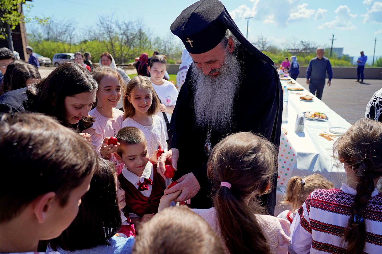 Liturghie baptismală și hirotonie de diacon, în a treia zi de Paște, la Parohia „Sfântul Maxim Mărturisitorul” Copou – Iași