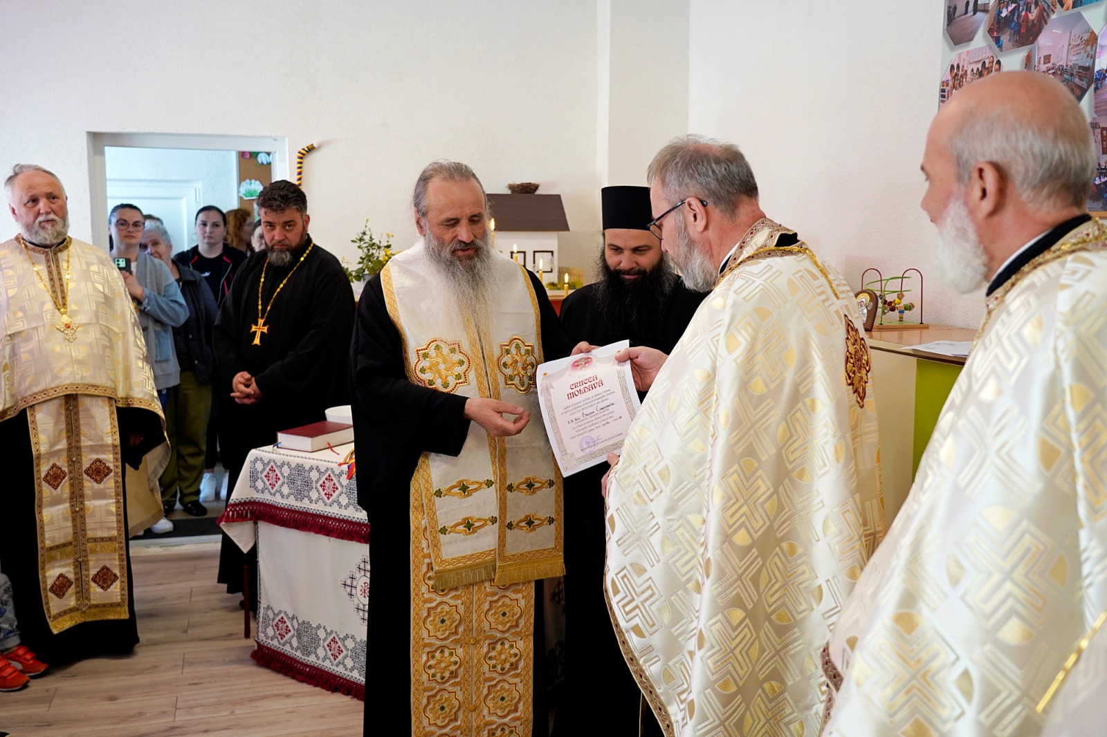 Foto: Flavius Popa Mitropolitul Moldovei și Bucovinei, în vizită la Liceul Teologic Ortodox din Piatra Neamț