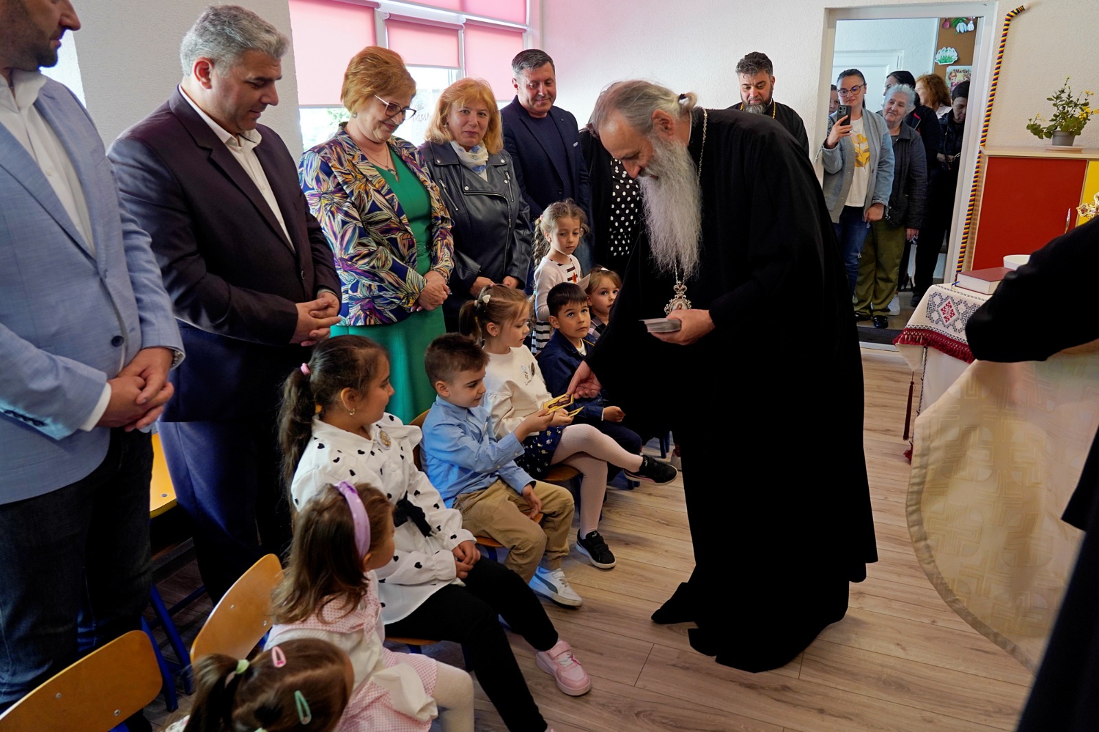 Foto: Flavius Popa Mitropolitul Moldovei și Bucovinei, în vizită la Liceul Teologic Ortodox din Piatra Neamț