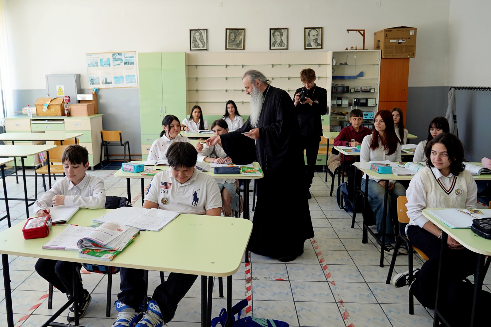 Foto: Flavius Popa Mitropolitul Moldovei și Bucovinei, în vizită la Liceul Teologic Ortodox din Piatra Neamț