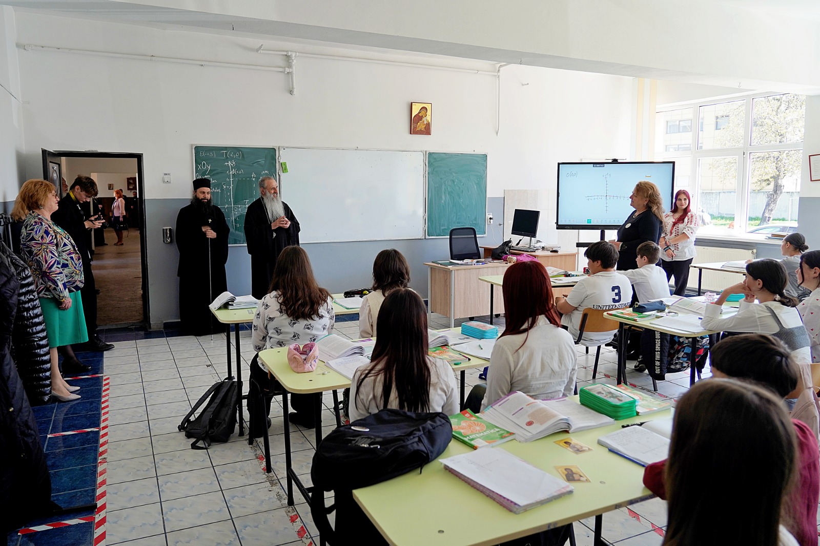 Foto: Flavius Popa Mitropolitul Moldovei și Bucovinei, în vizită la Liceul Teologic Ortodox din Piatra Neamț