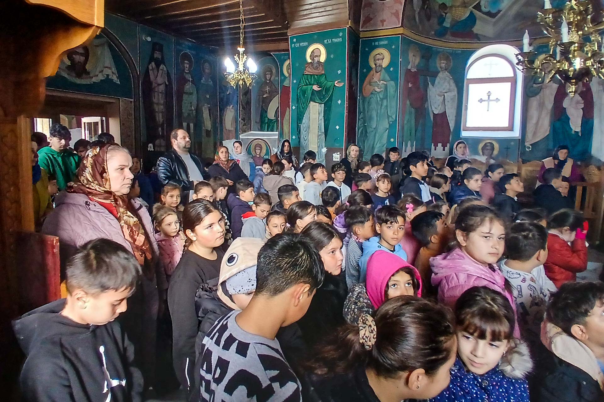 Lumina Sfintelor Paști adusă în sufletele copiilor prin proiectul „Hristos împărtășit copiilor”