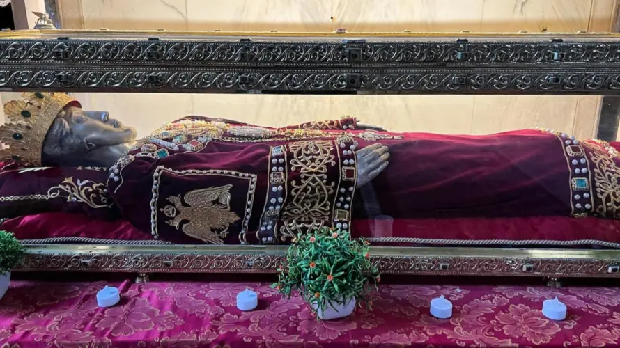 Moaștele întregi ale Sfintei Împărătese Elena vor ajunge la Mănăstirea Pantocrator