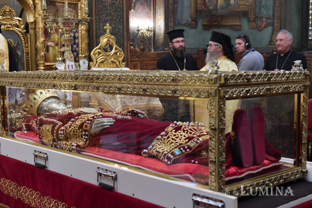 Moaștele Sfintei Împărătese Elena, aduse pentru întâia oară în România