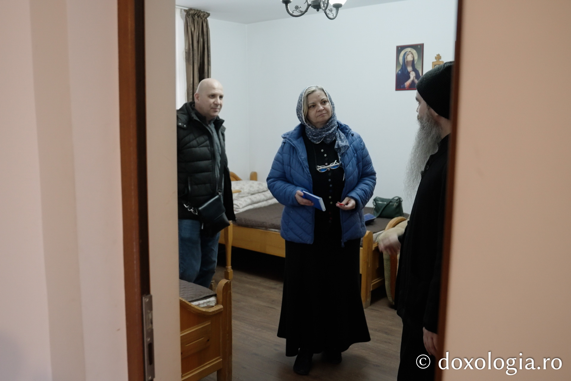 Corporatist în slujba pelerinilor: Părintele Melchisedec, arhondarul Sihăstriei și... contabilul liniștii