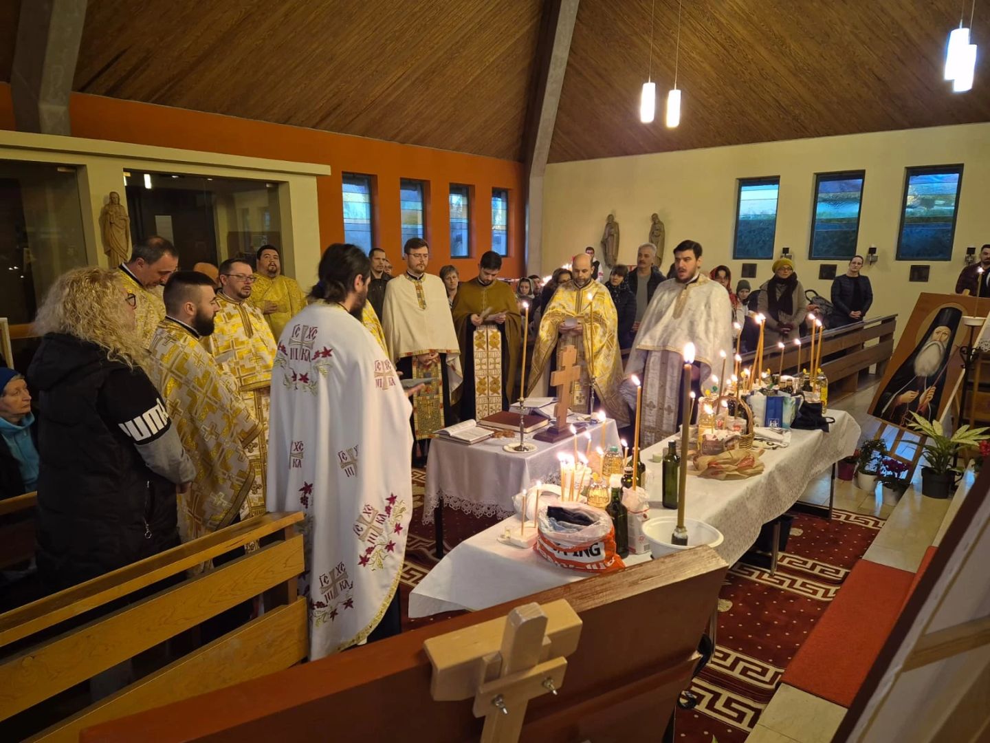 Volumul „Minute cu Hristos”, lansat de Protos. Ioan Popoiu la Parohia românească din Hersbruck