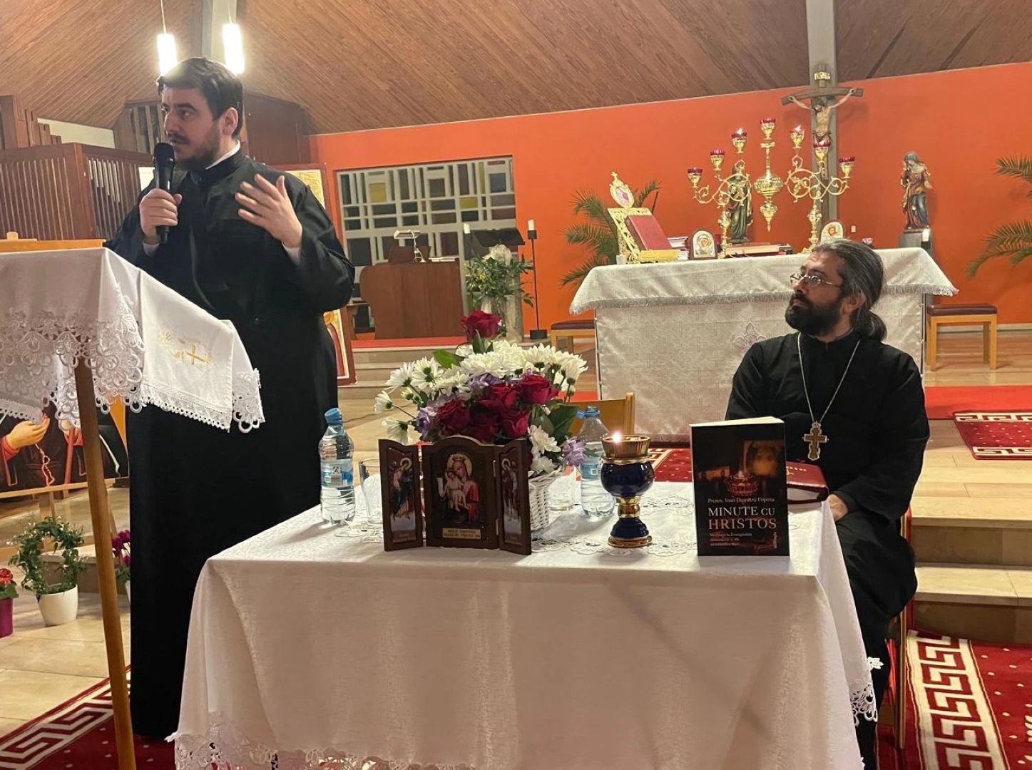Volumul „Minute cu Hristos”, lansat de Protos. Ioan Popoiu la Parohia românească din Hersbruck