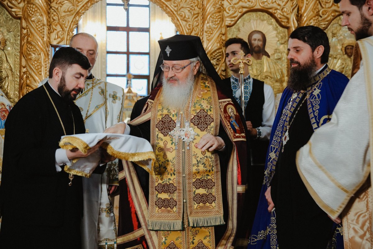 Preasfințitul Părinte Benedict, întronizat ca Episcop al Sălajului / Foto: Darius Echim; Ionuţ Chifa Preasfințitul Părinte Benedict, întronizat ca Episcop al Sălajului