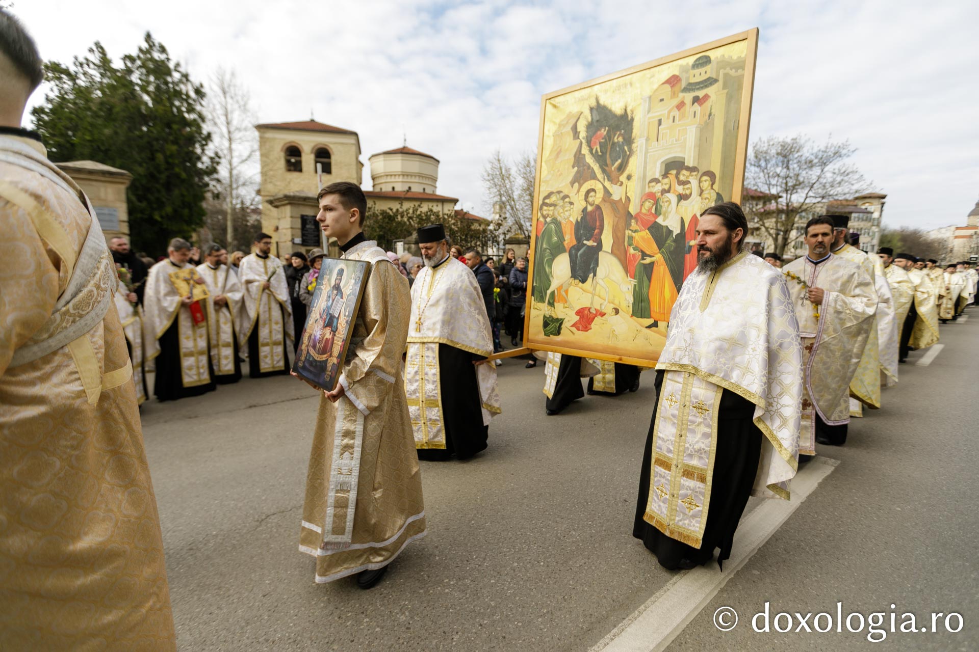 Aproximativ 2000 de credincioși au participat la Procesiunea de Florii din Iași