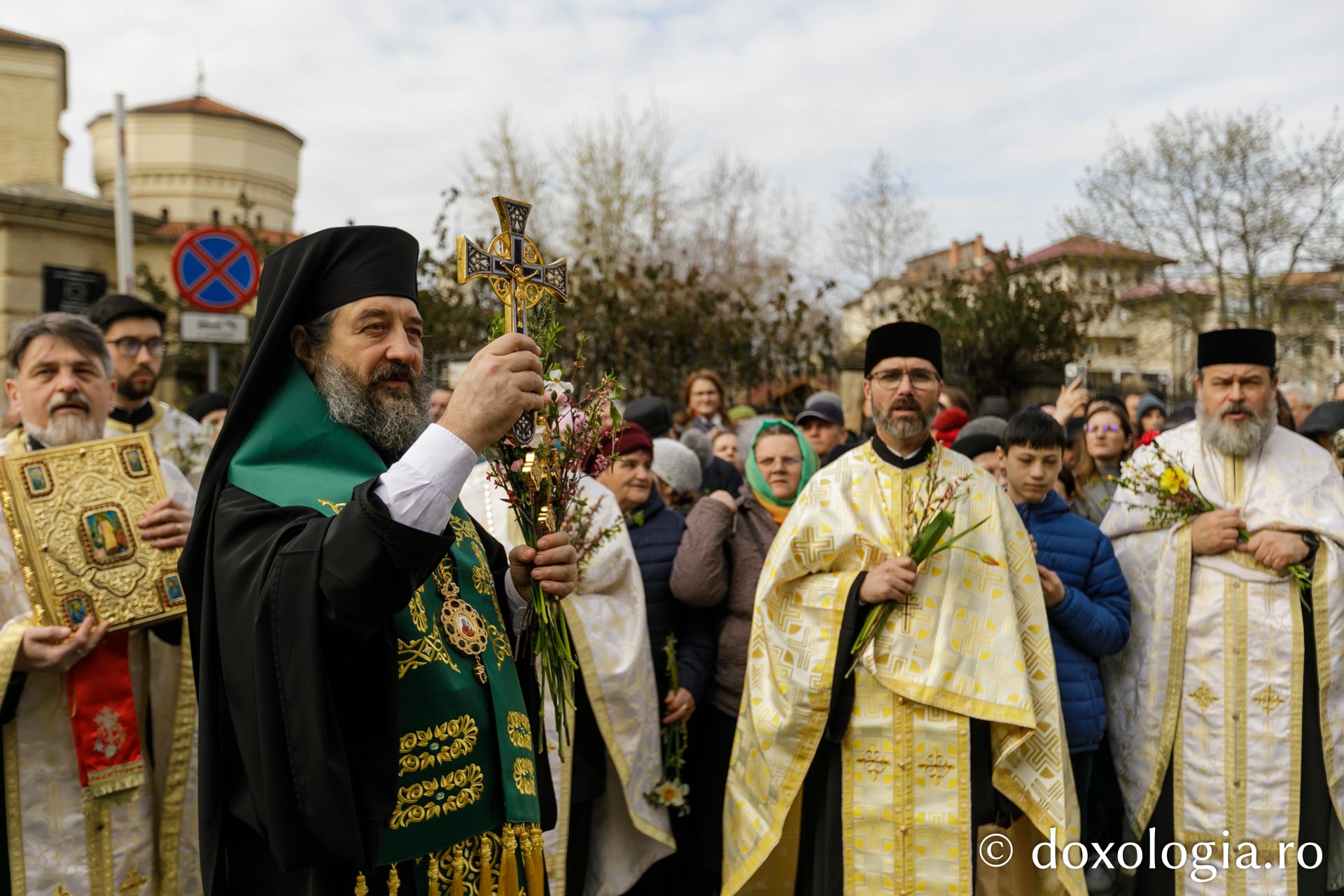 Aproximativ 2000 de credincioși au participat la Procesiunea de Florii din Iași