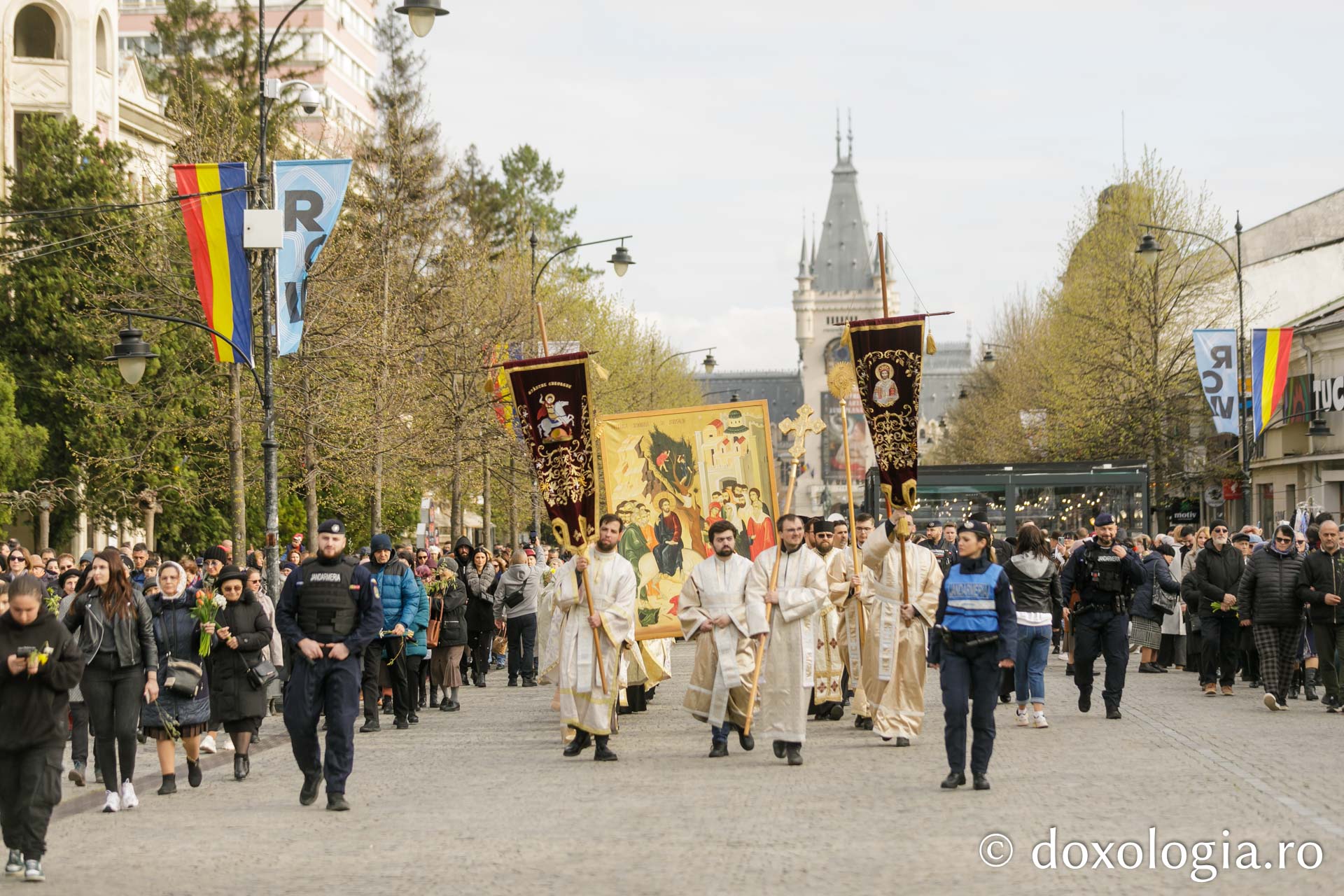 Aproximativ 2000 de credincioși au participat la Procesiunea de Florii din Iași