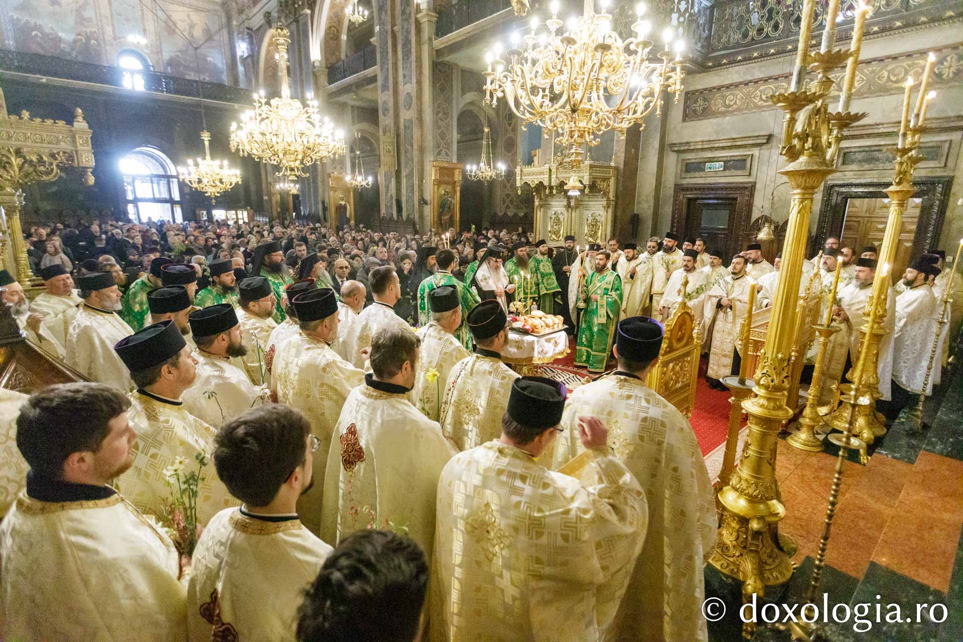 Aproximativ 2000 de credincioși au participat la Procesiunea de Florii din Iași