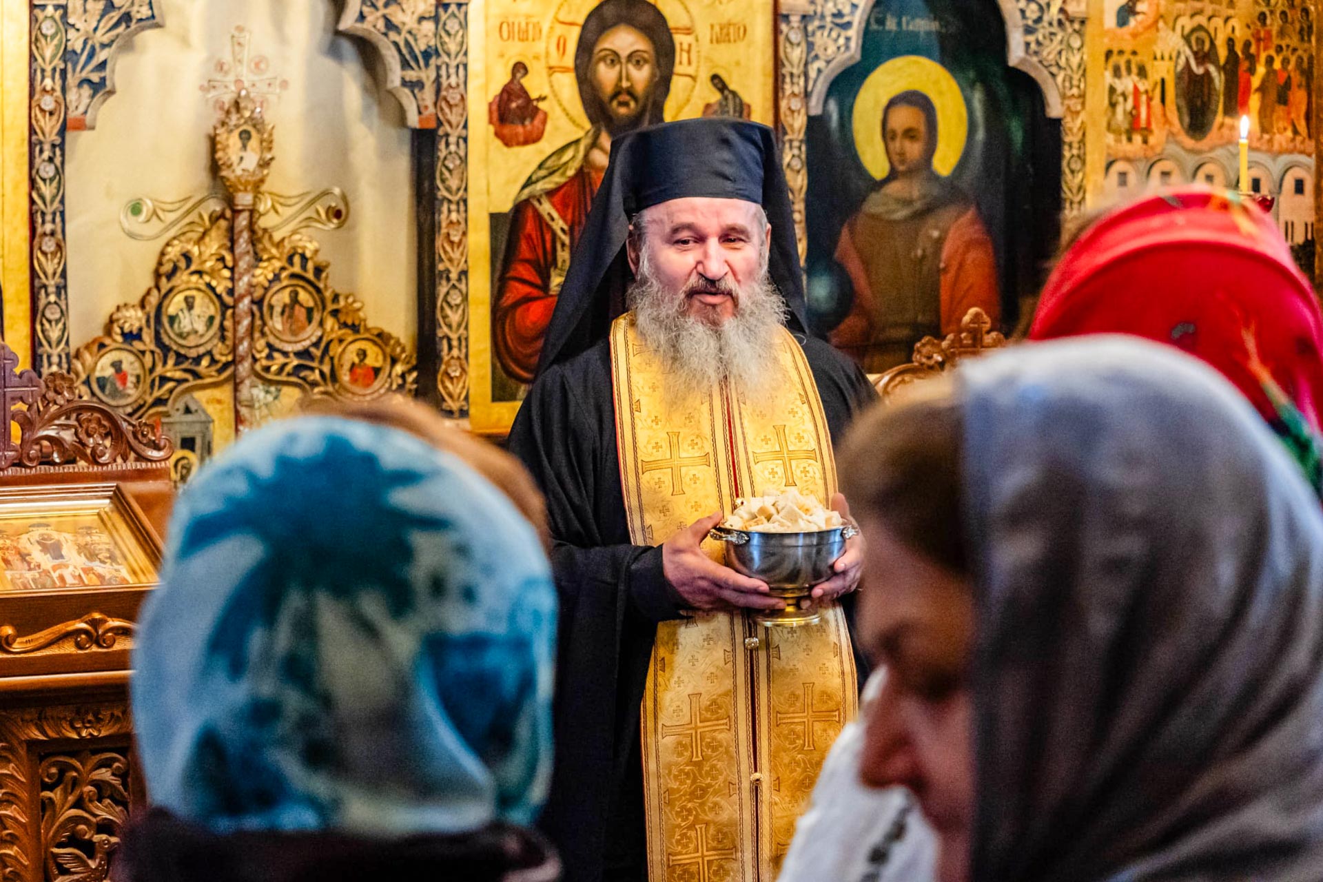 Sărbătoare cu bucurie la Schitul Pocrov, în cinstea Sfântului Ierarh Pahomie de la Gledin